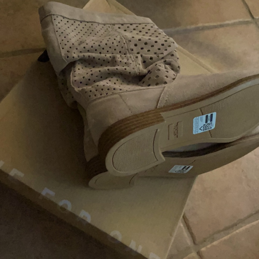 Toms boots size 6.5 New w/o tags